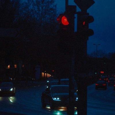 长安街上小年夜 大红灯笼亮起来